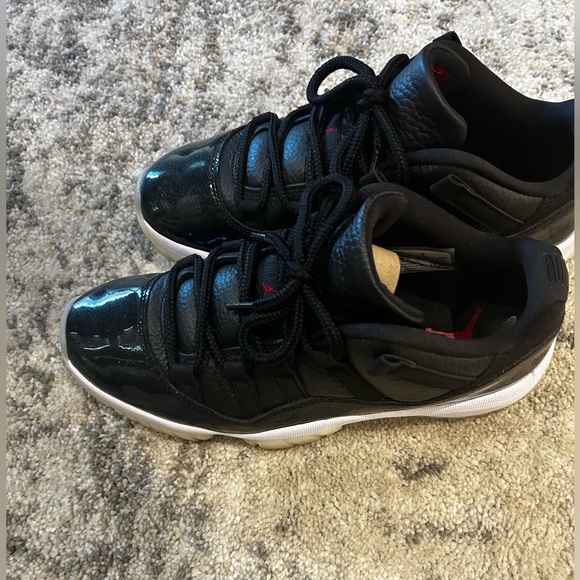 Air Jordan 11 Retro Low - Picture 2 of 7